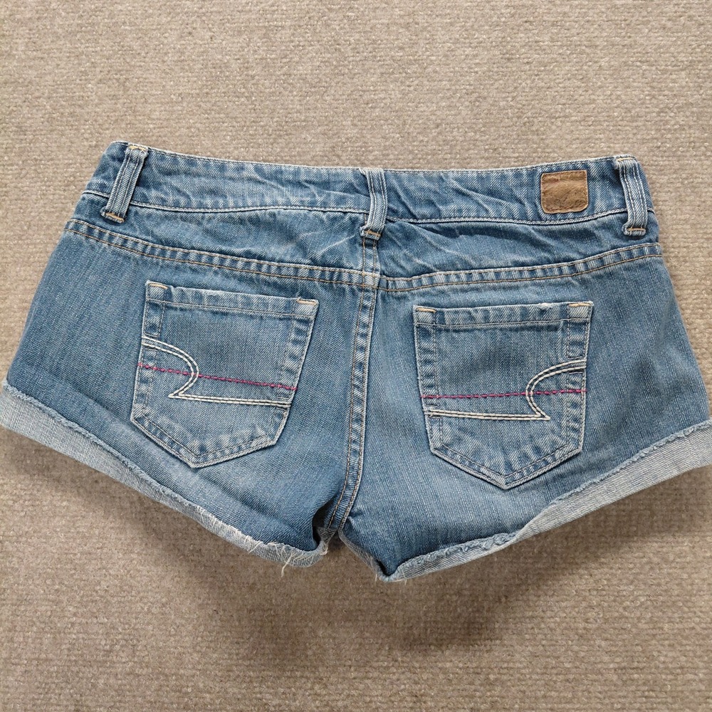 American Eagle Stretch Denim Shorts Womens Size 2 with Pink Embroidery 2" Inseam